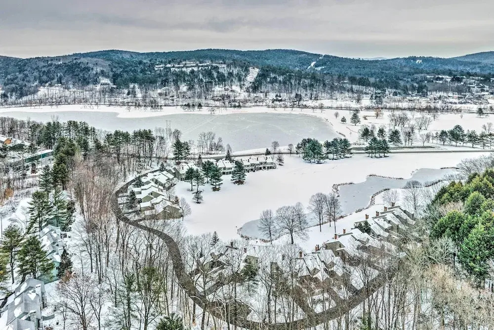 Hartford Escape w/ Fire Pit ~ 3 Mi to Ski & Golf