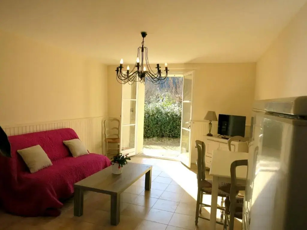 Maison de 2 chambres avec piscine privee terrasse amenagee et wifi a Barjols