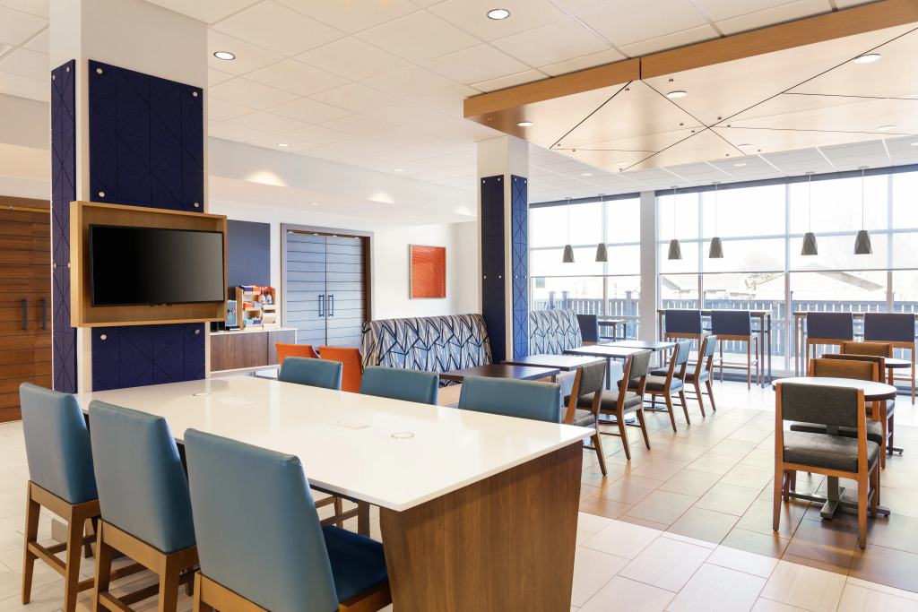 Holiday Inn Express Garden City East by IHG