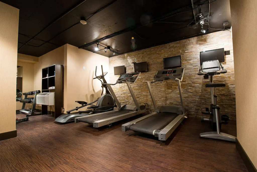 Clarion Hotel & Suites