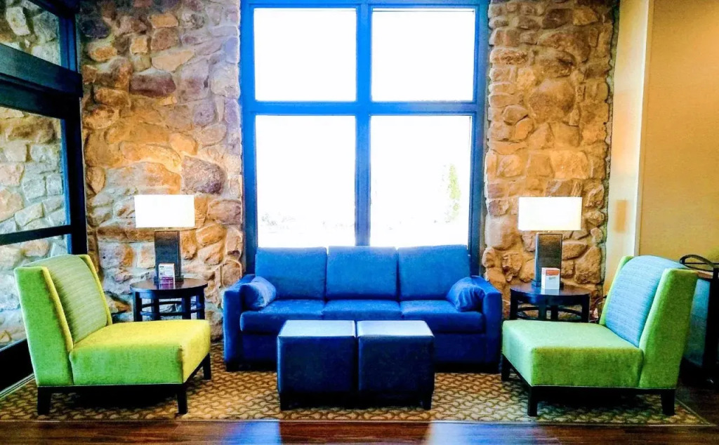 Comfort Inn & Suites near Danville Mall