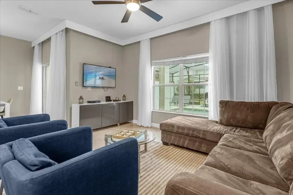 4 Bedrooms 3 Bathrooms Storey Lake 3195 Pp
