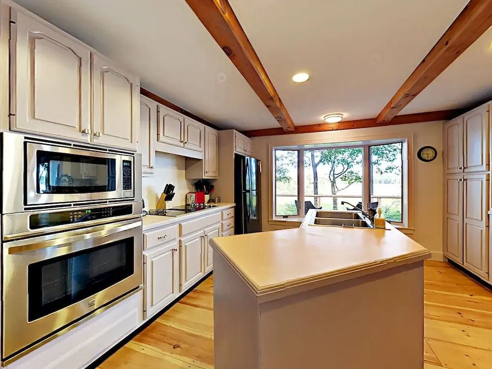 Nature Lover's Paradise 4 Bedrooms 2 Bathrooms Home