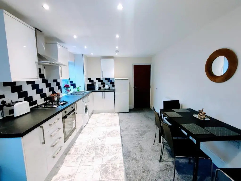 Crystal Suite 2 -free private parking
