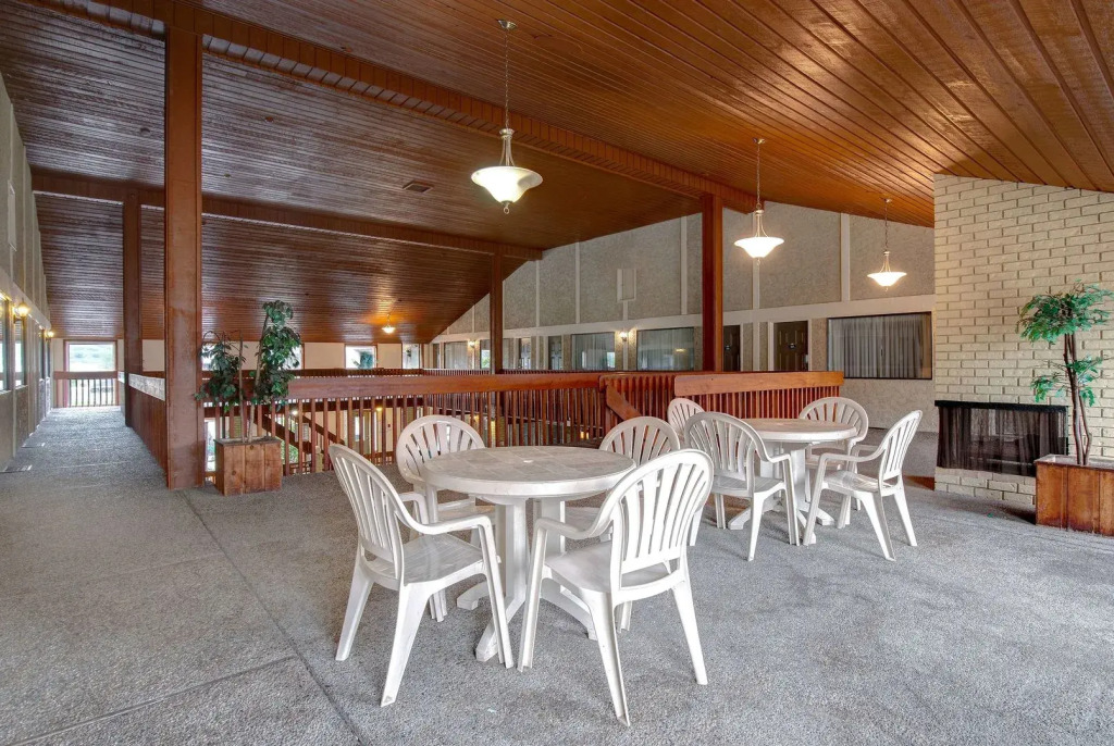 Days Inn by Wyndham Vernon