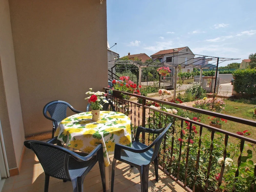 Apartment 439