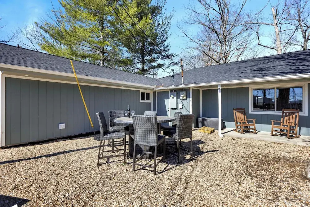 White Oak Landing Spacious 6 BDR w/ Boat Slip!