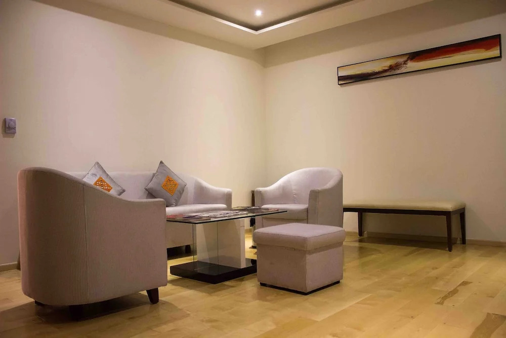 OYO 10881 Hotel Club 29