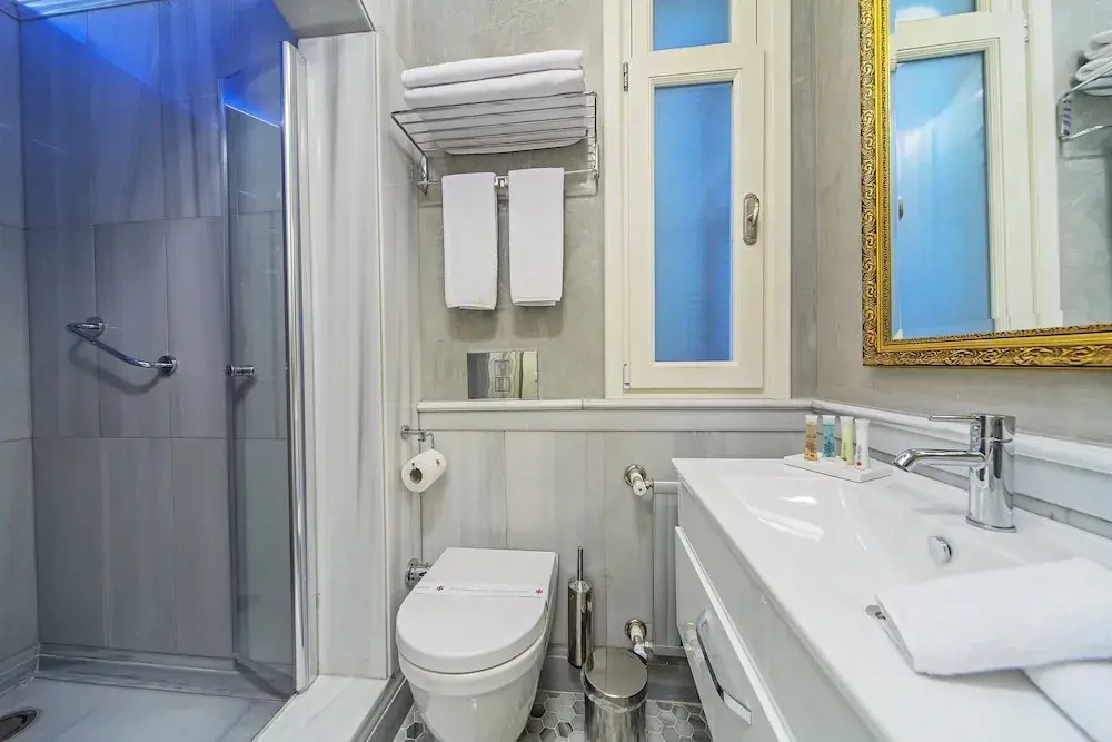 Sophisticatedly Decorated 2 Bedroom Apartment in Galata