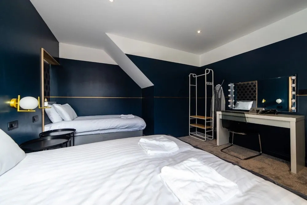 Hollywood Suite Sasco Apartments
