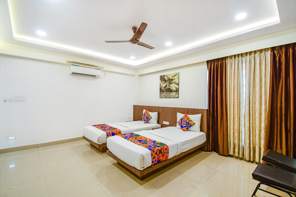 FabHotel Kzar Select - Nr US Consulate