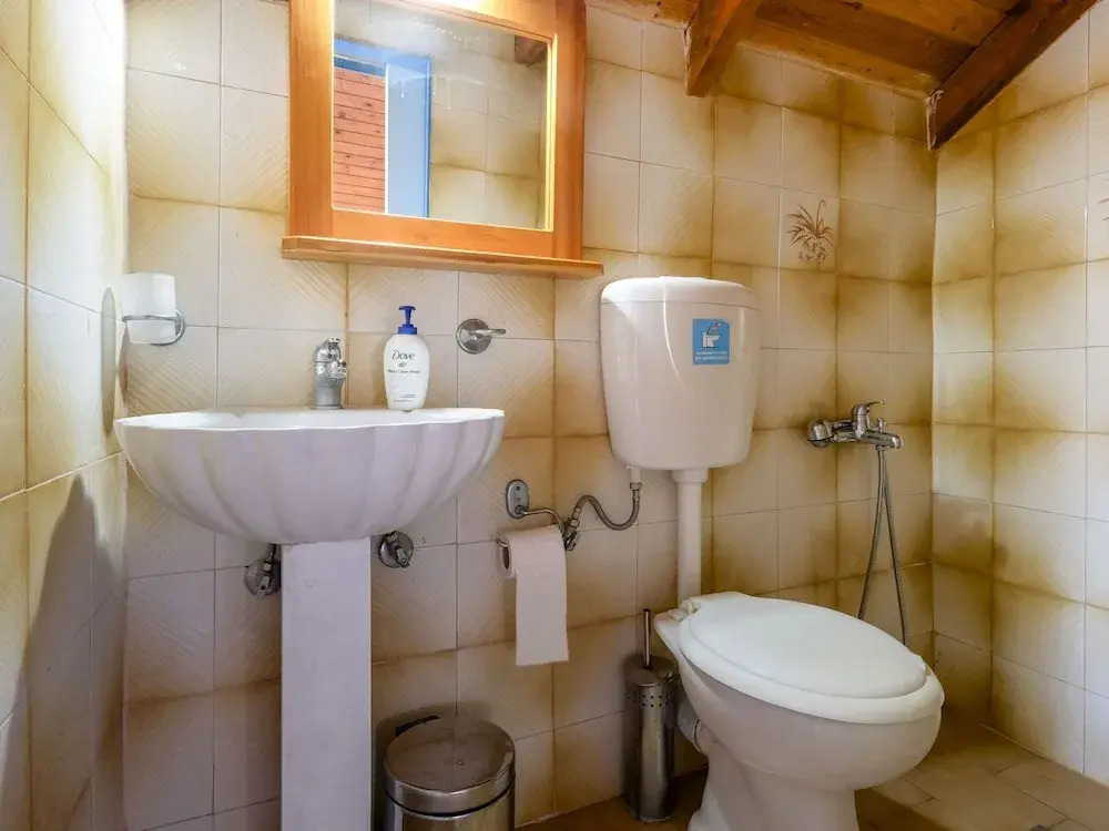 Pretty Holiday Home with Lotus Garden & Terrace near Sea Beach