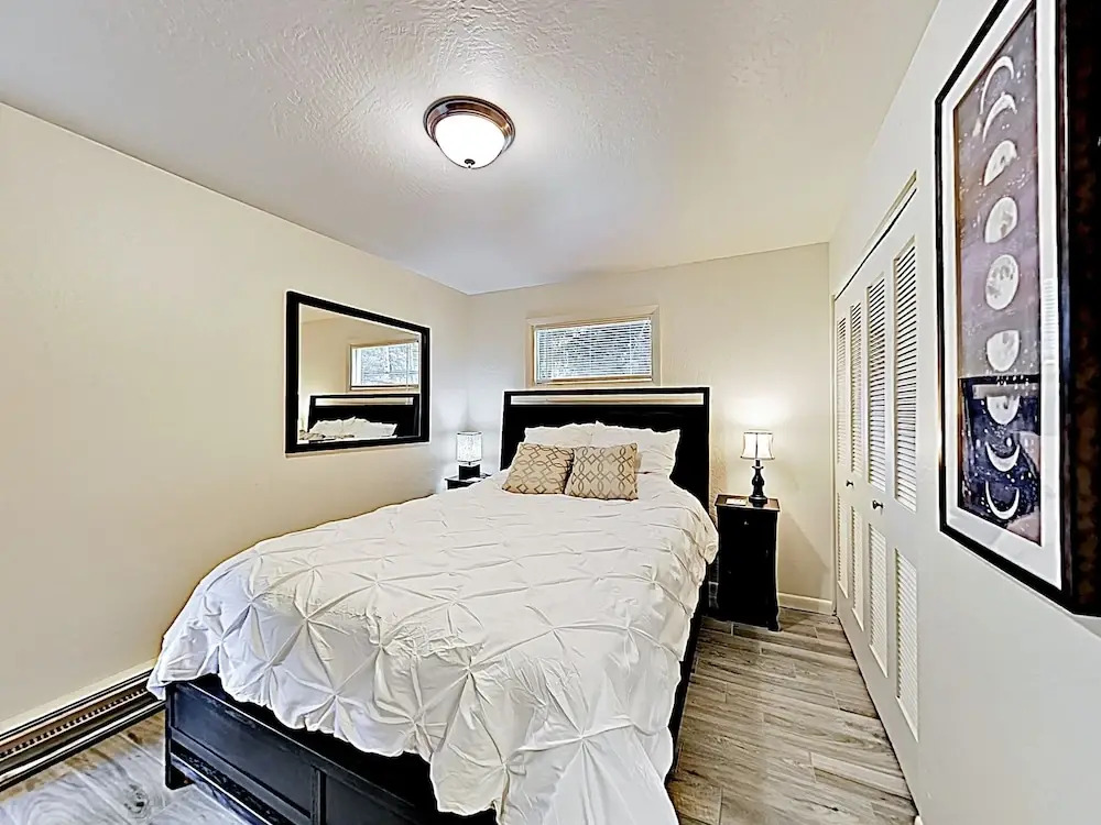 New Listing! Ski - Walk To Resort Base 1 Bedroom Condo