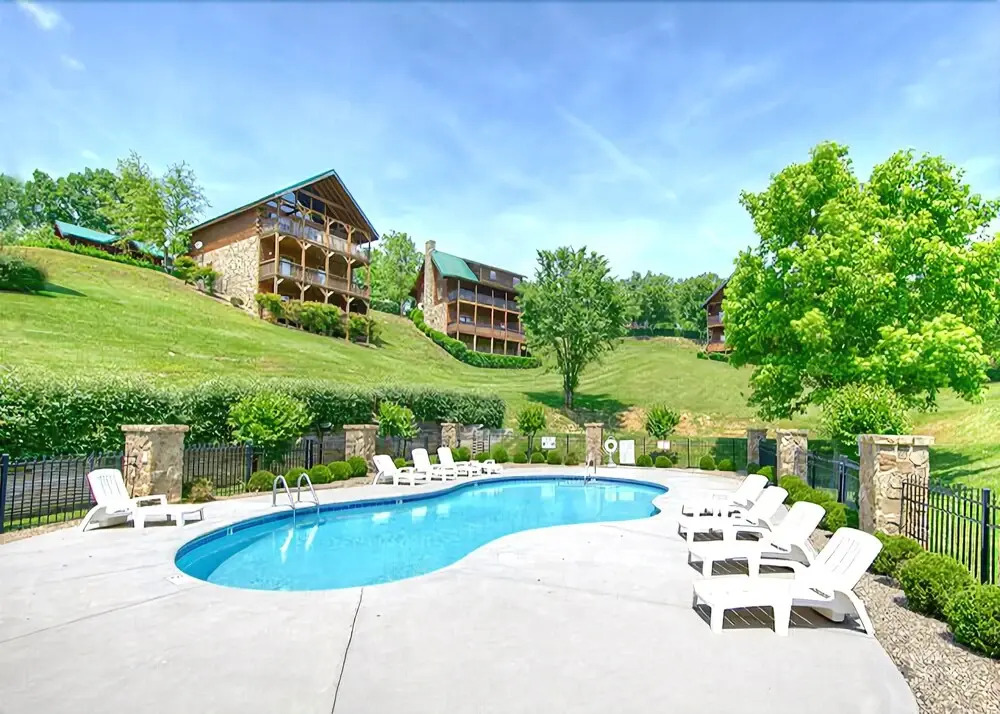 A Mountain Paradise 2 Bedroom Home with Hot Tub