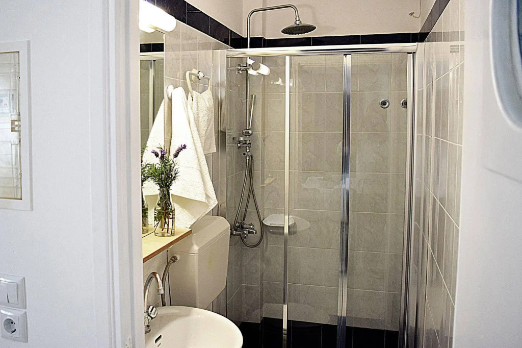 Meli Apartments & Villas