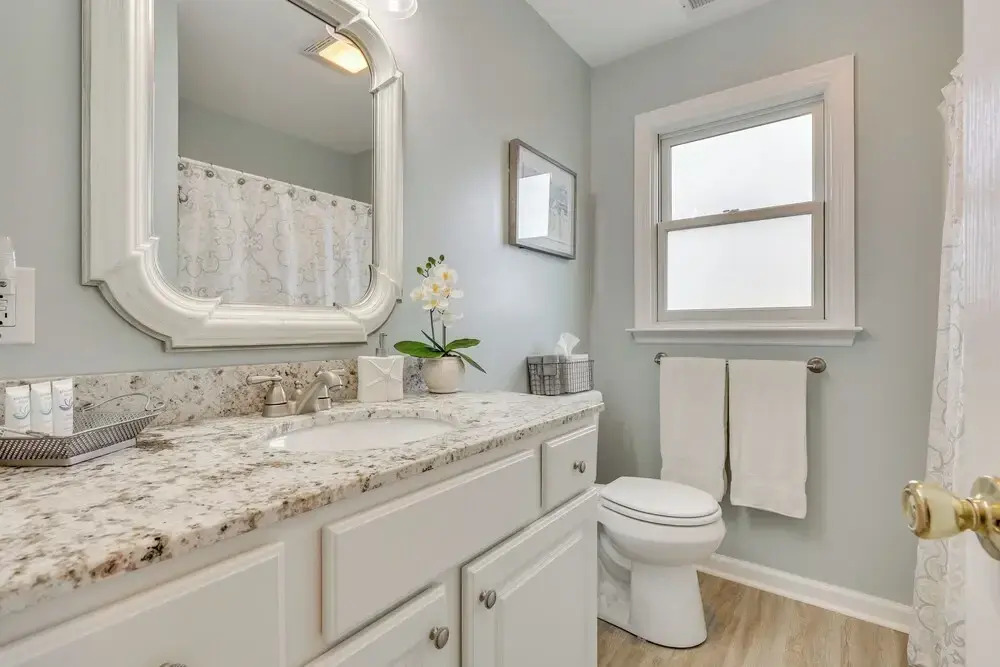 Walk to Shore: Multi-deck Townhome in Kure Beach!