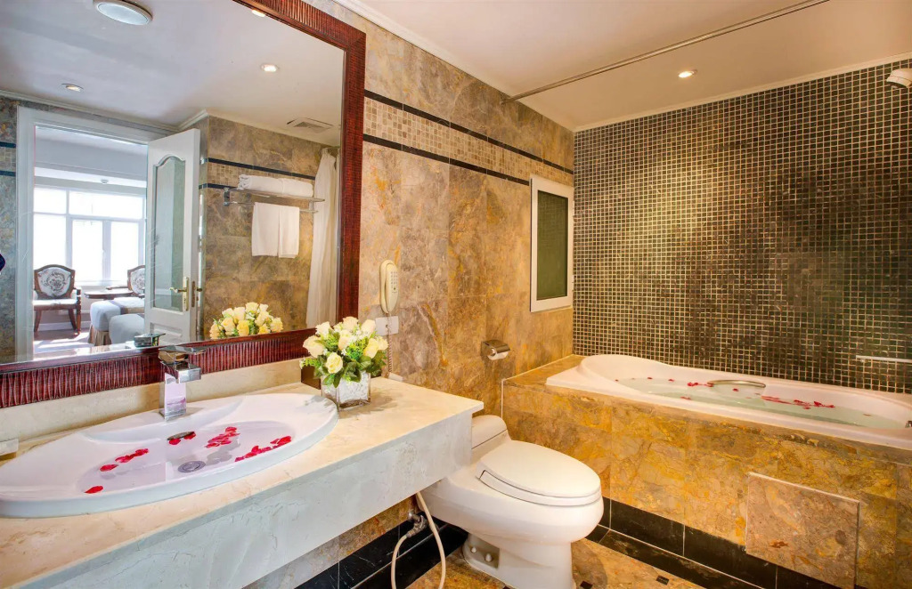 Scent Premium Hotel and Sky Bar
