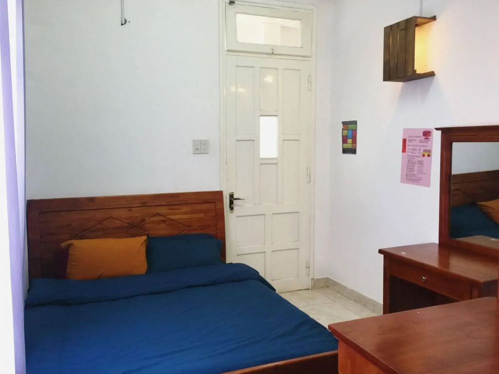 Yolo Hostel n Bar