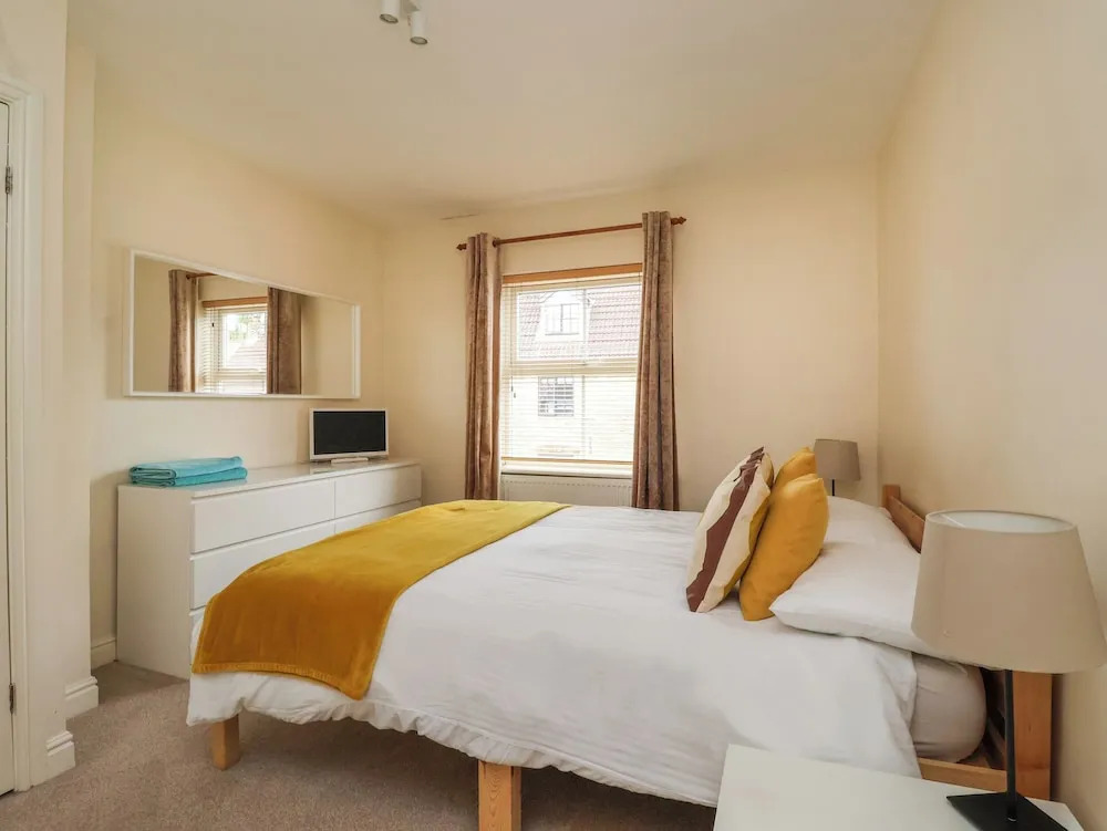 4 Castle Mews