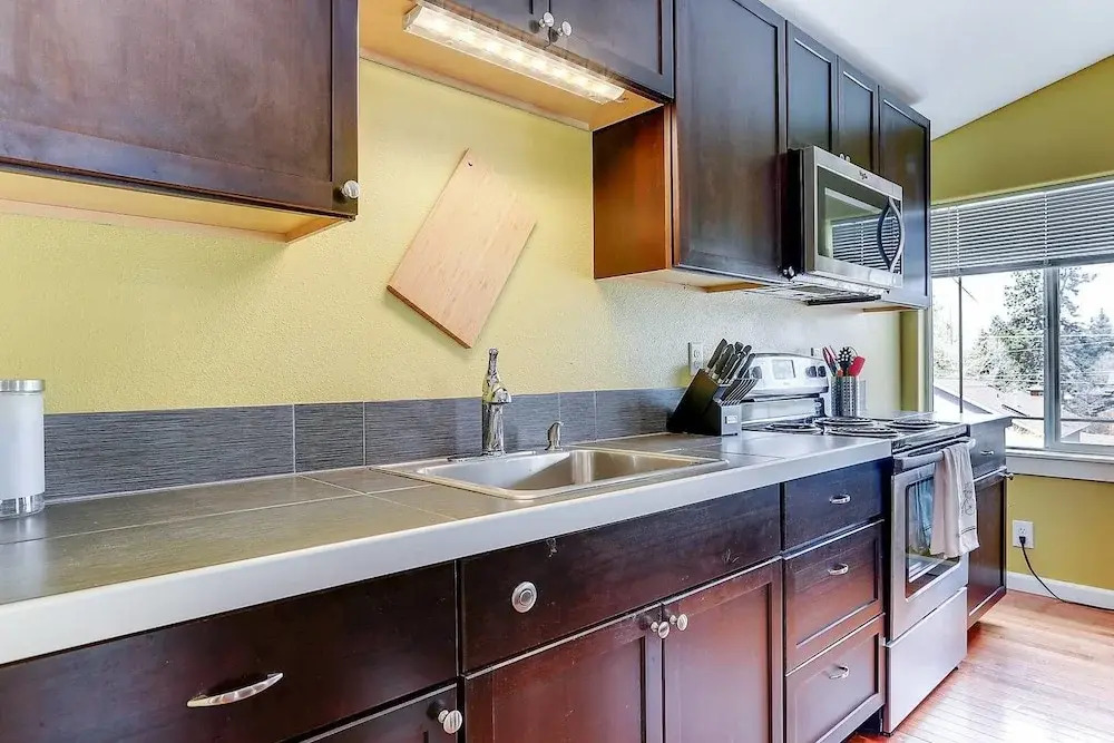 Olney Ave Re:Treat - Walk to Downtown Apartment 1