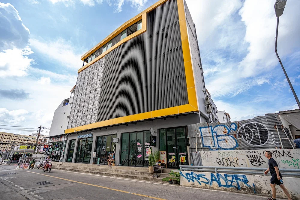 Patong Poshtel
