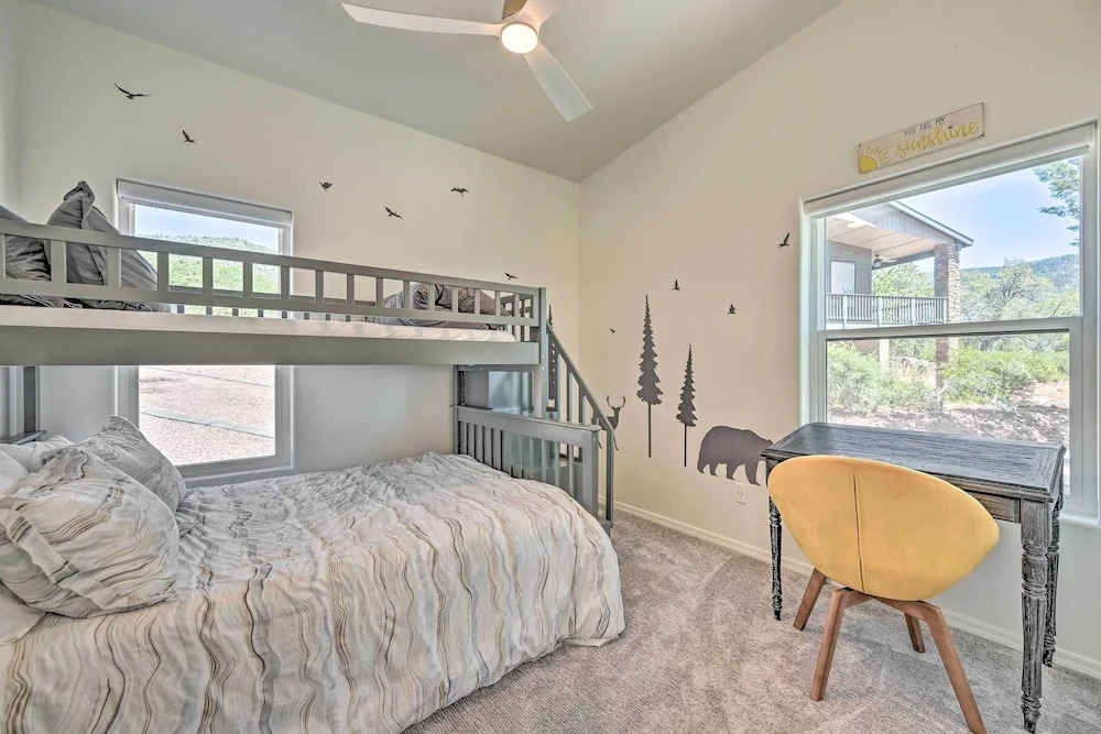 Mtn Views & Gas Fire Pit: Luxe Pine Escape!