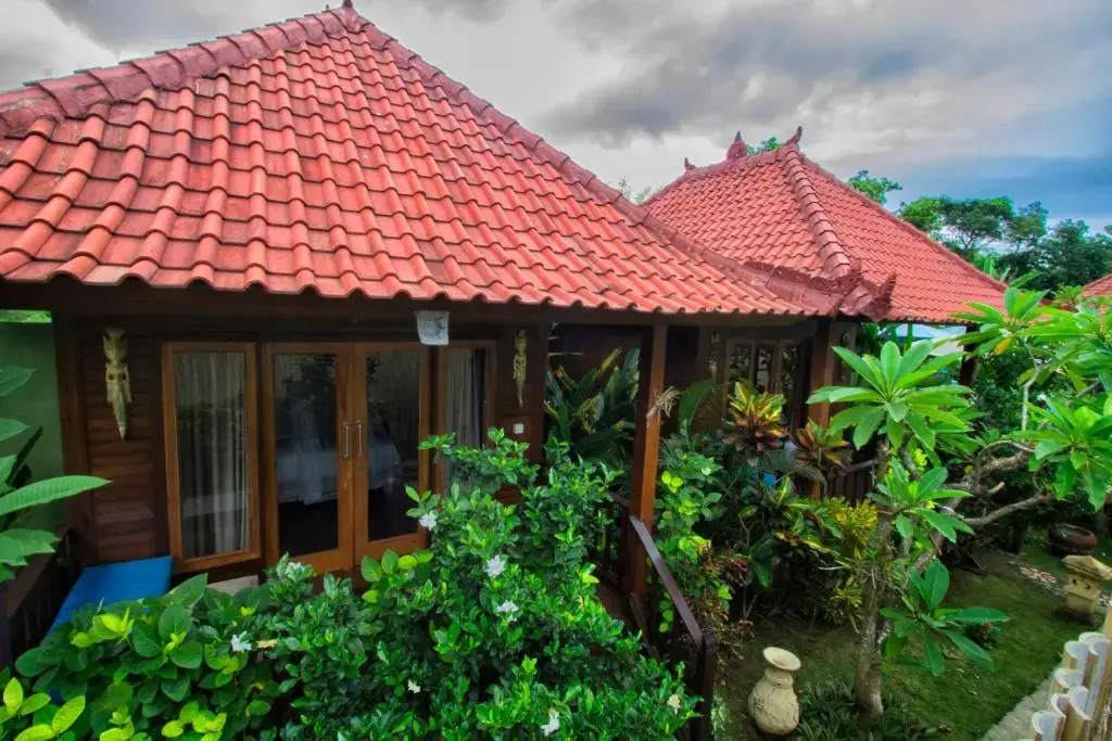 Amora Huts