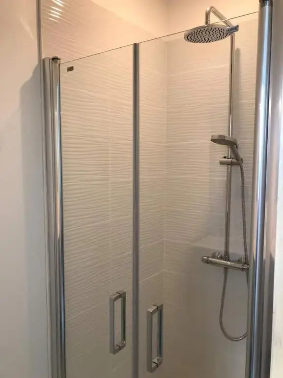 FLEUR DE SEL logement de 21m2 avec prêt vélos, meublé Tourisme 2 étoiles, cuisine et sdb privées avec terrasse clôturée de 17m2