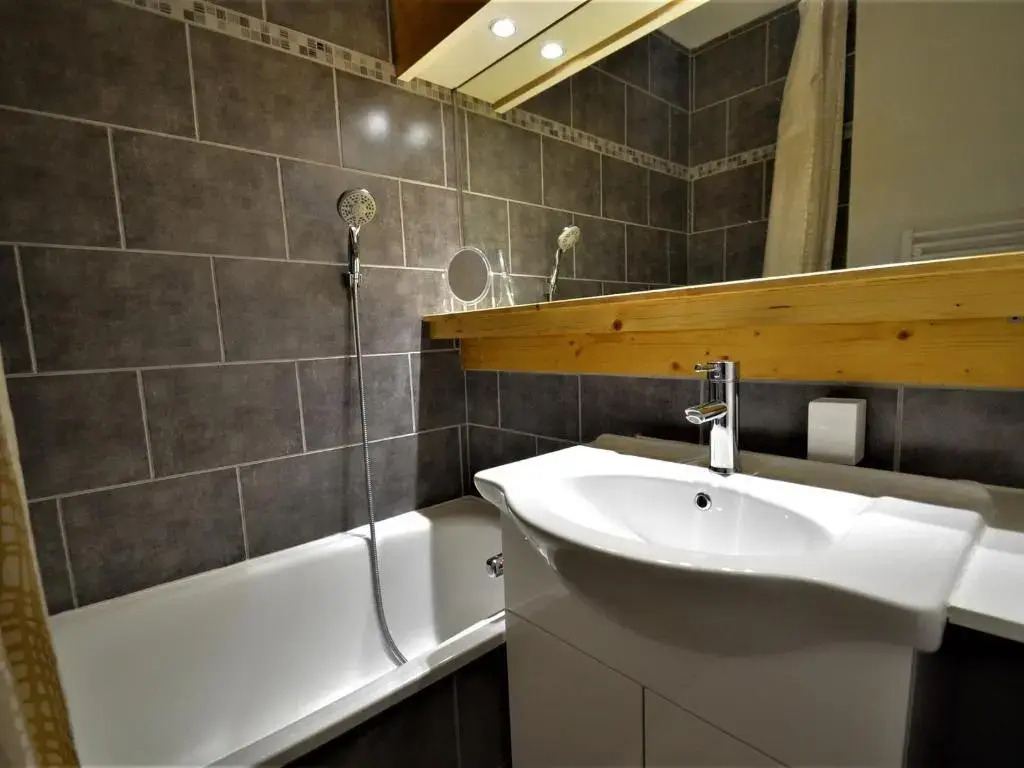Appartement Les Menuires, 2 pièces, 4 personnes - FR-1-452-46