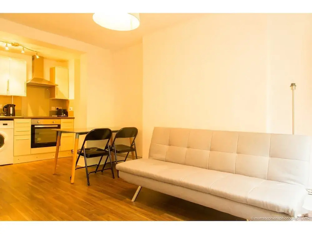 Peaceful Contemporary Kemptown 1 BD Near the Beach