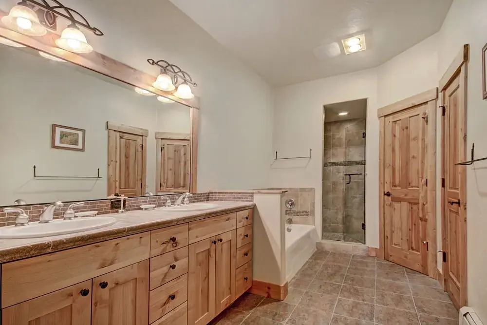 Cosmopolitan Decor + Spacious 3br In Downtown Breck Sleeps 8 3 Bedroom Townhouse by RedAwning