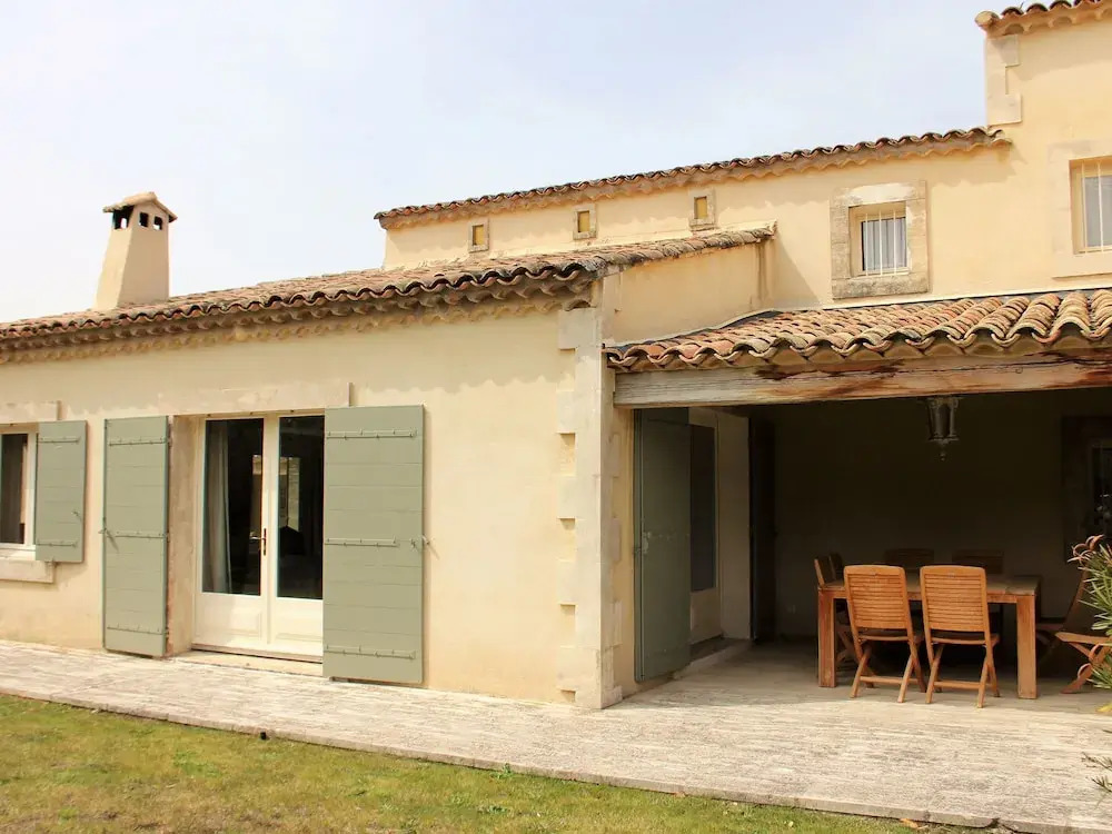 Mas in Eygalières with Heated Pool