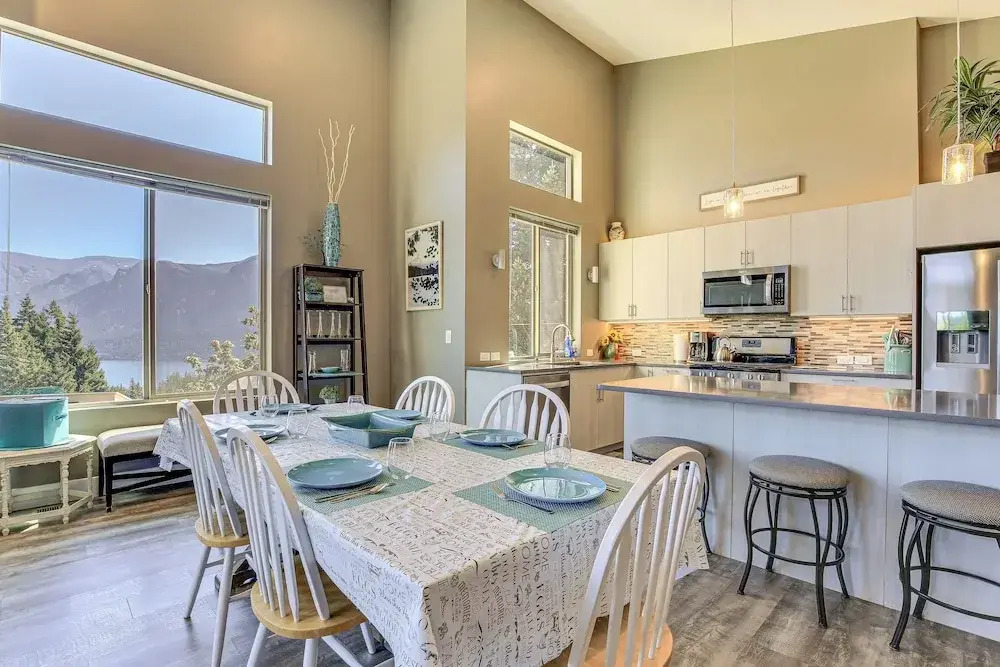 'gorge Retreat' - Modern Carson Home w/ Mtn Views!