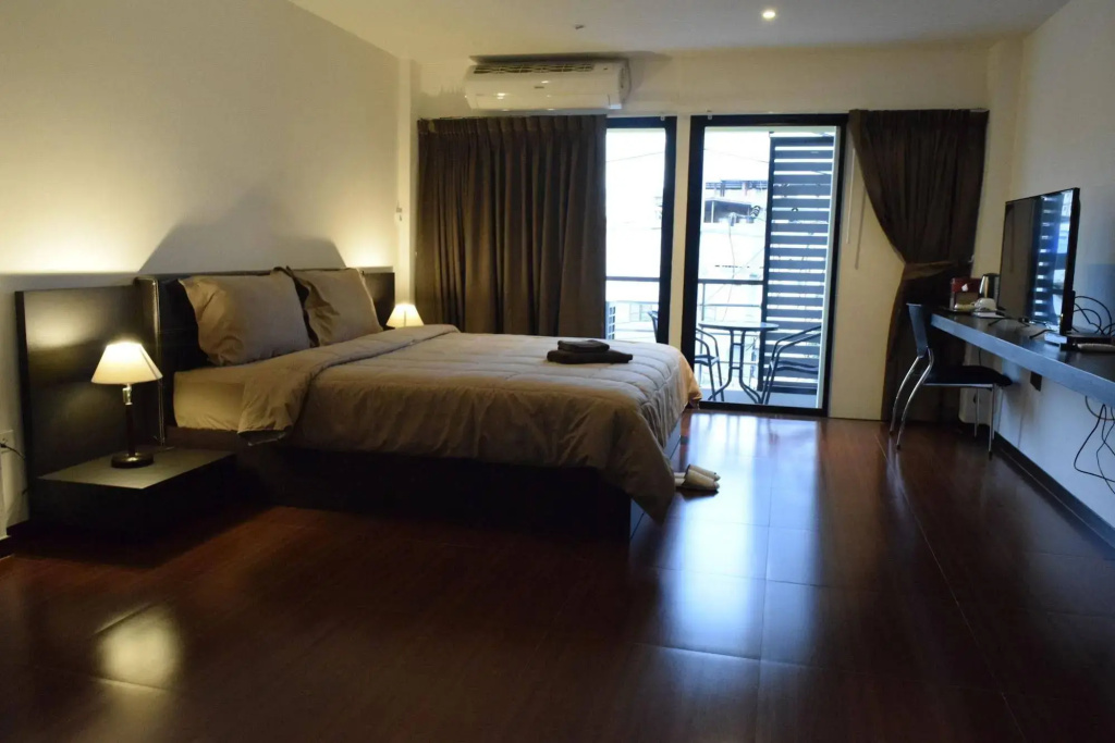 Hideaway Guest House And Bar