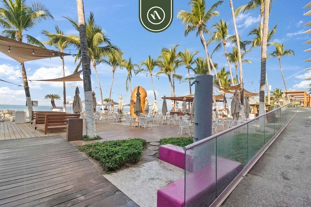 Beachfront 1 BR Condo With Multiple Pools - Gym