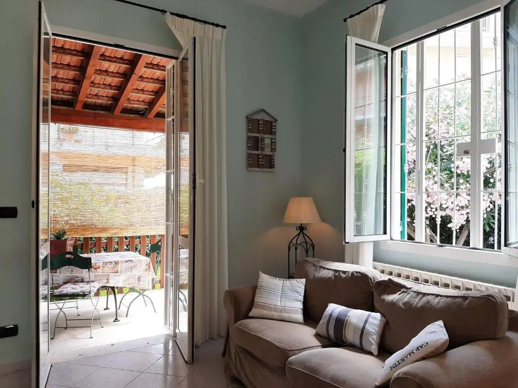 Villa la Casetta con giardino a 30m dal mare