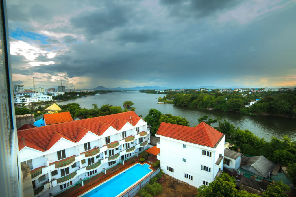 Charming Riverside Hotel