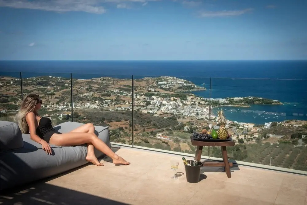Villa Ouranos - Where the World Unfolds Before You