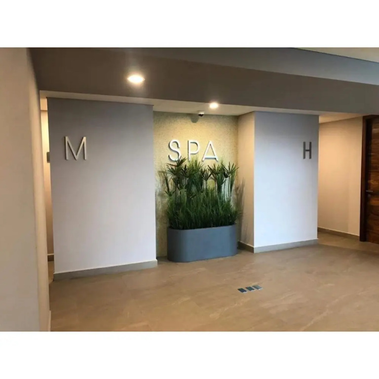 Luxurious Apartment with Amenities Near Santa Fe