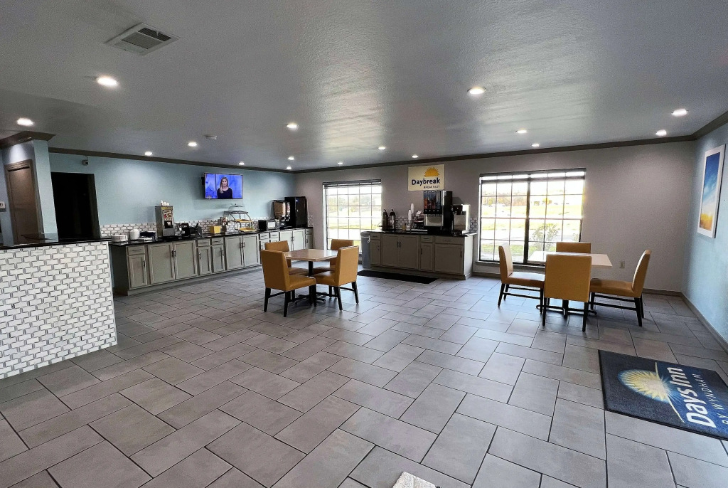 Days Inn & Suites by Wyndham - Canton First Monday Trade Days