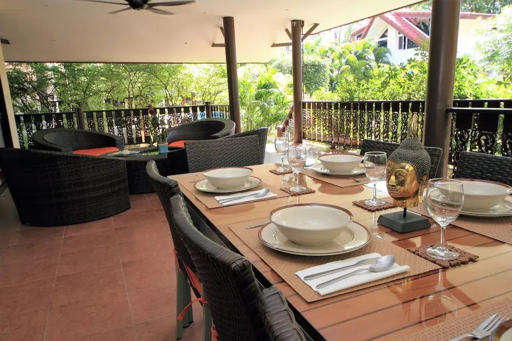 Beachfront Resort 2-bedroom Villa Palm Only 40 Meters to Beach