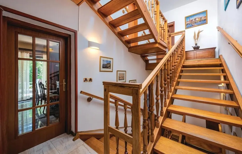 Stunning Home in Icici With Wifi and 4 Bedrooms