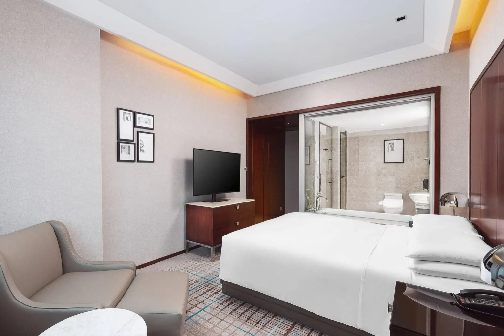 Renaissance Shanghai Zhongshan Park Skyline Hotel