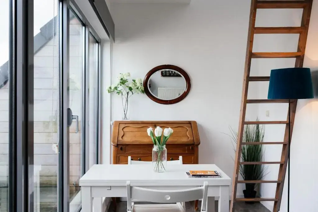 Edville Studio Riverside