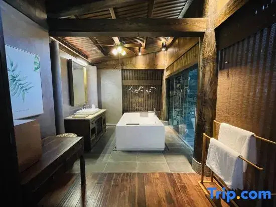 Shenqiuli Hidden World Resort Villa (Wulong Xiannvshan Branch)