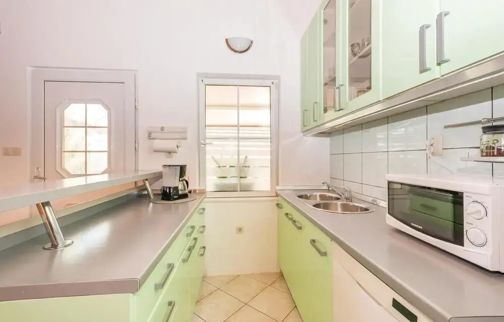 Beautiful Home in Nadin With Wifi and 3 Bedrooms