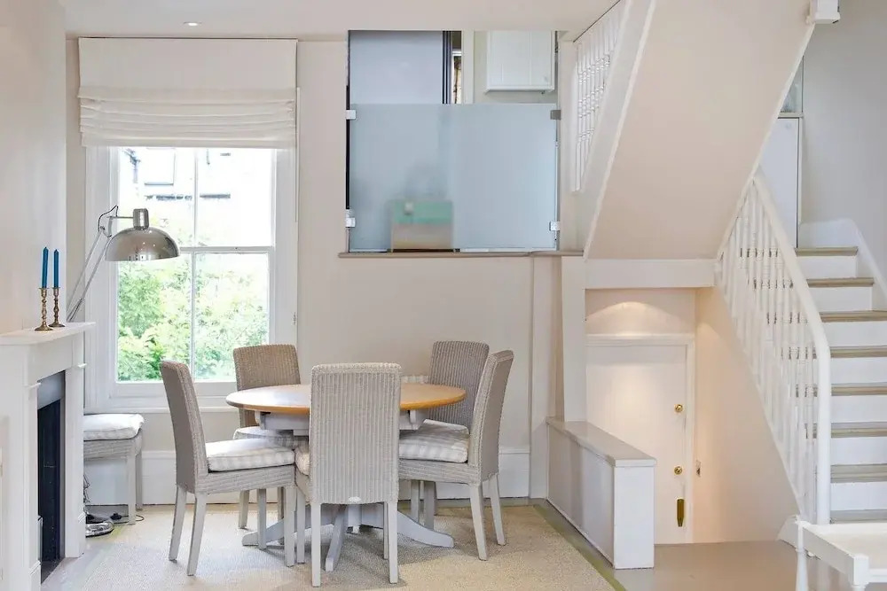 Bright & Spacious 2-bed Apt, 5 Mins From Tube