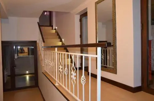 Figaro - Hotel I Restauracja