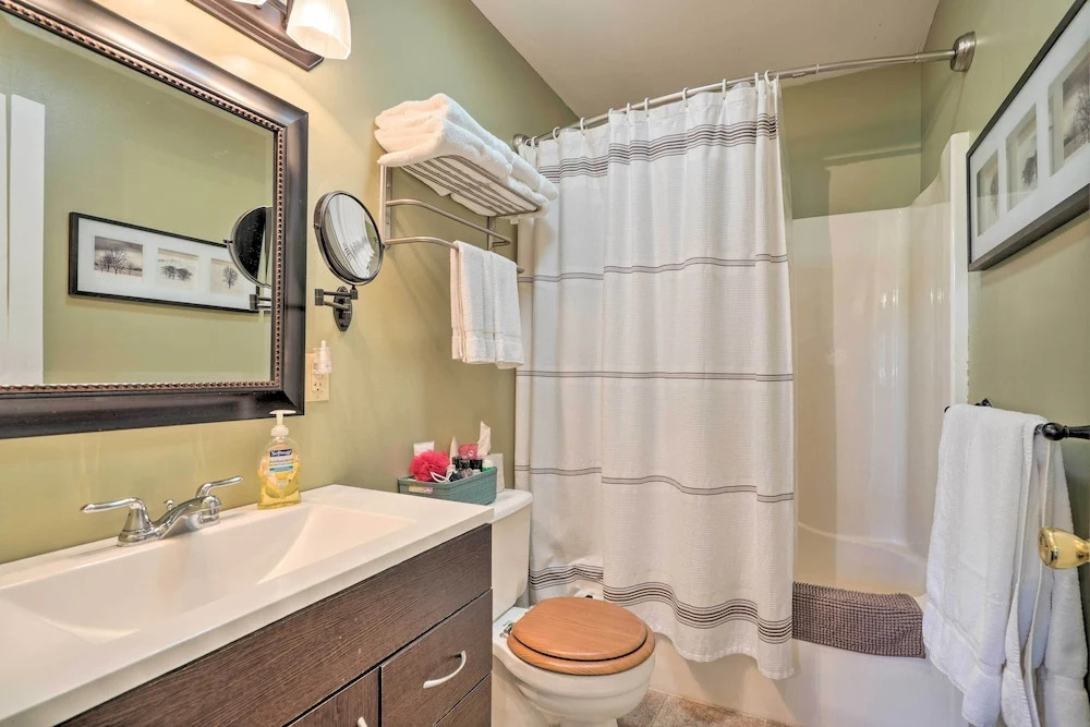 Townhome w/ Fireplace - Walk to Chairlift!