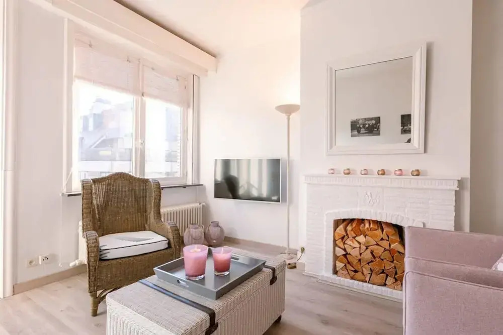 Beautiful and Spacious Studio With Side Seaview
